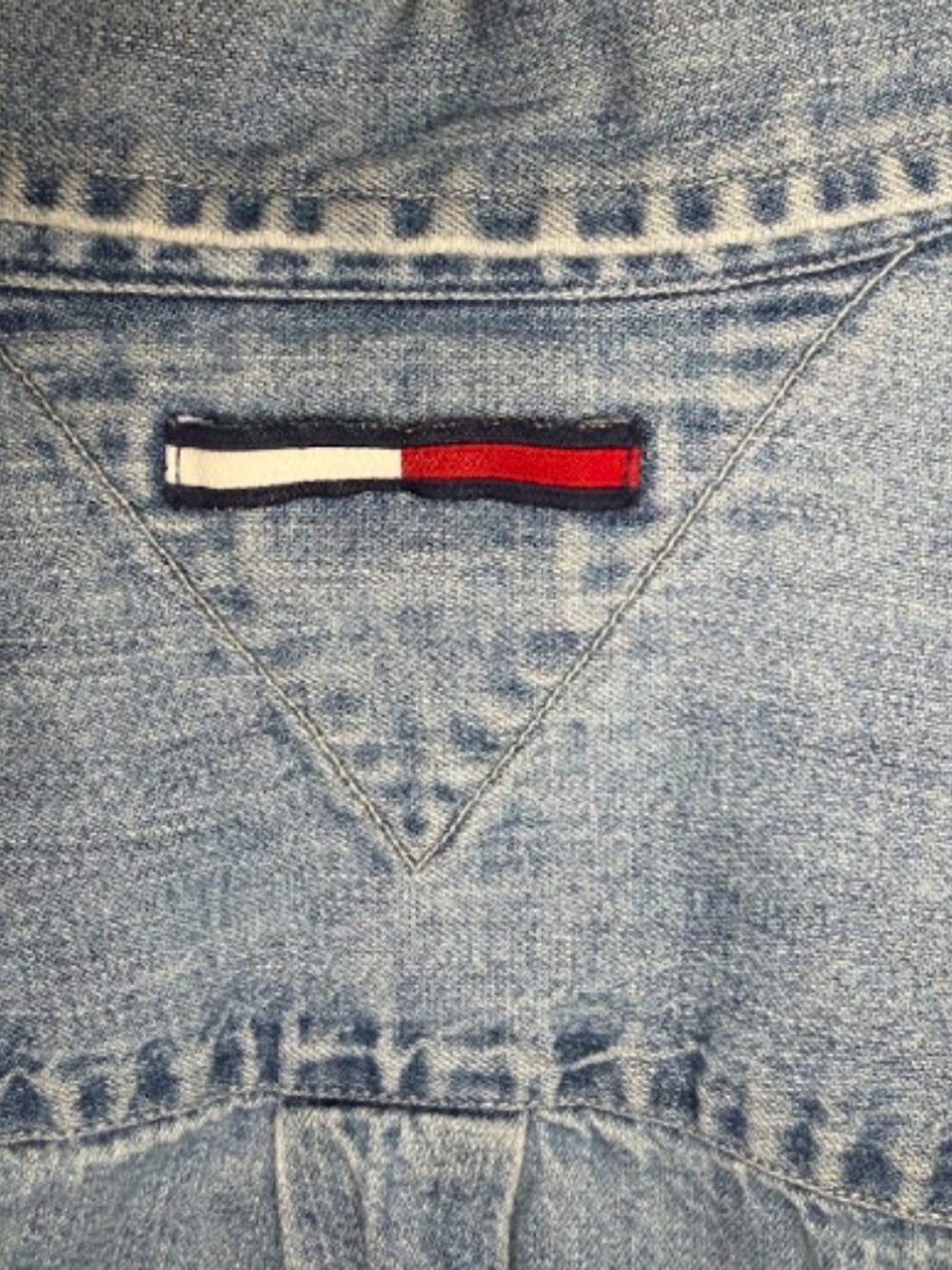 Vintage 90s Tommy Hilfiger Embroidered Crest Denim Shirt - Picture 4 of 4